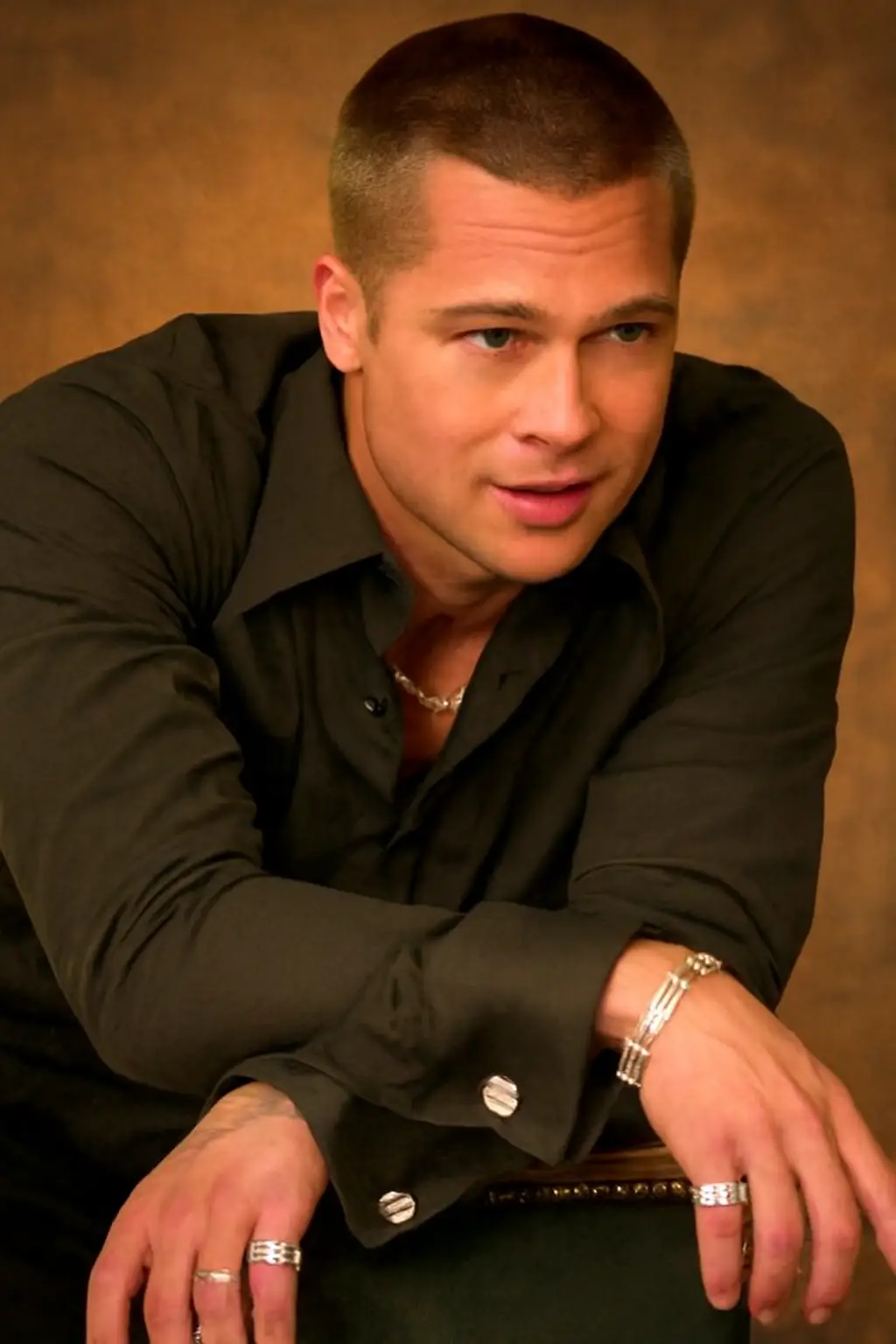 Brad Pitt with buzz hair cutting